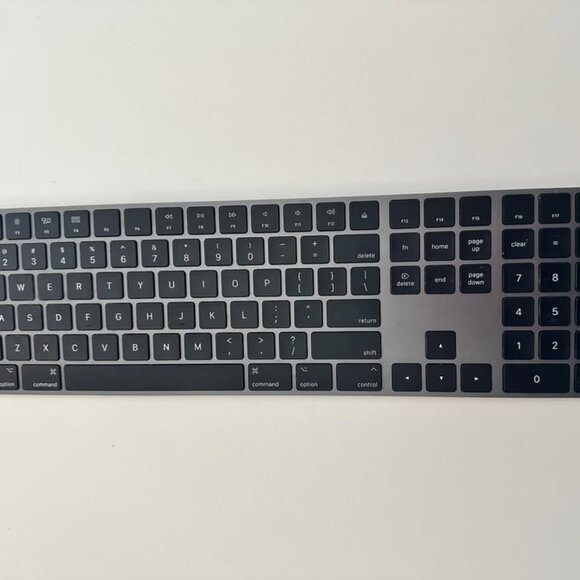 Genuine Apple Magic Keyboard with Numeric Keypad (Space Gray/ Black) A1843 - Picture 1 of 2